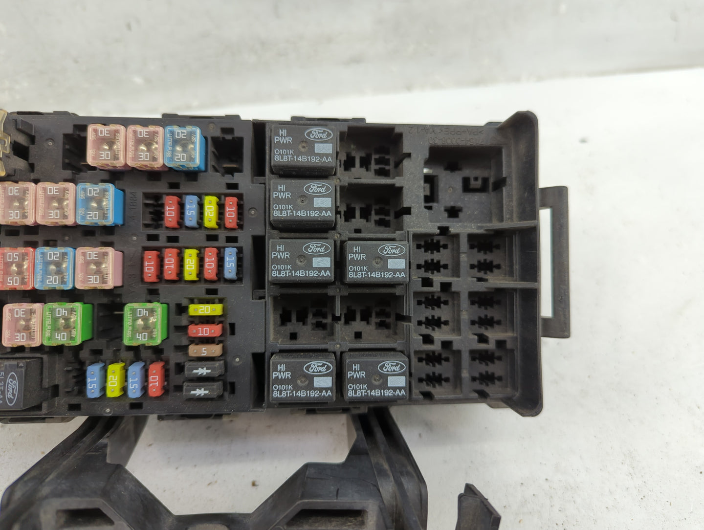 2009-2012 Lincoln Mks Fusebox Fuse Box Panel Relay Module Fits Fits 2009 2010 2011 2012 OEM Used Auto Parts - Oemusedautopar