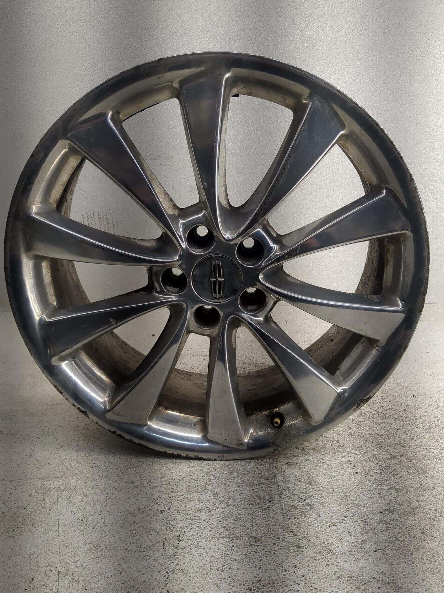 2011-2012 Lincoln Mkt Oem Wheel Rim - Oemusedautoparts1.com
