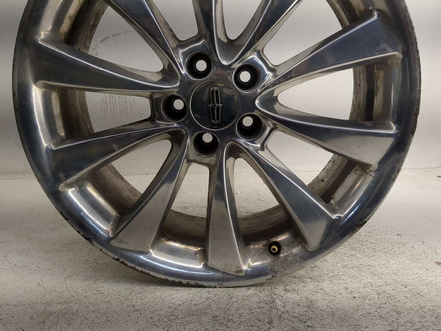 2011-2012 Lincoln Mkt Oem Wheel Rim - Oemusedautoparts1.com