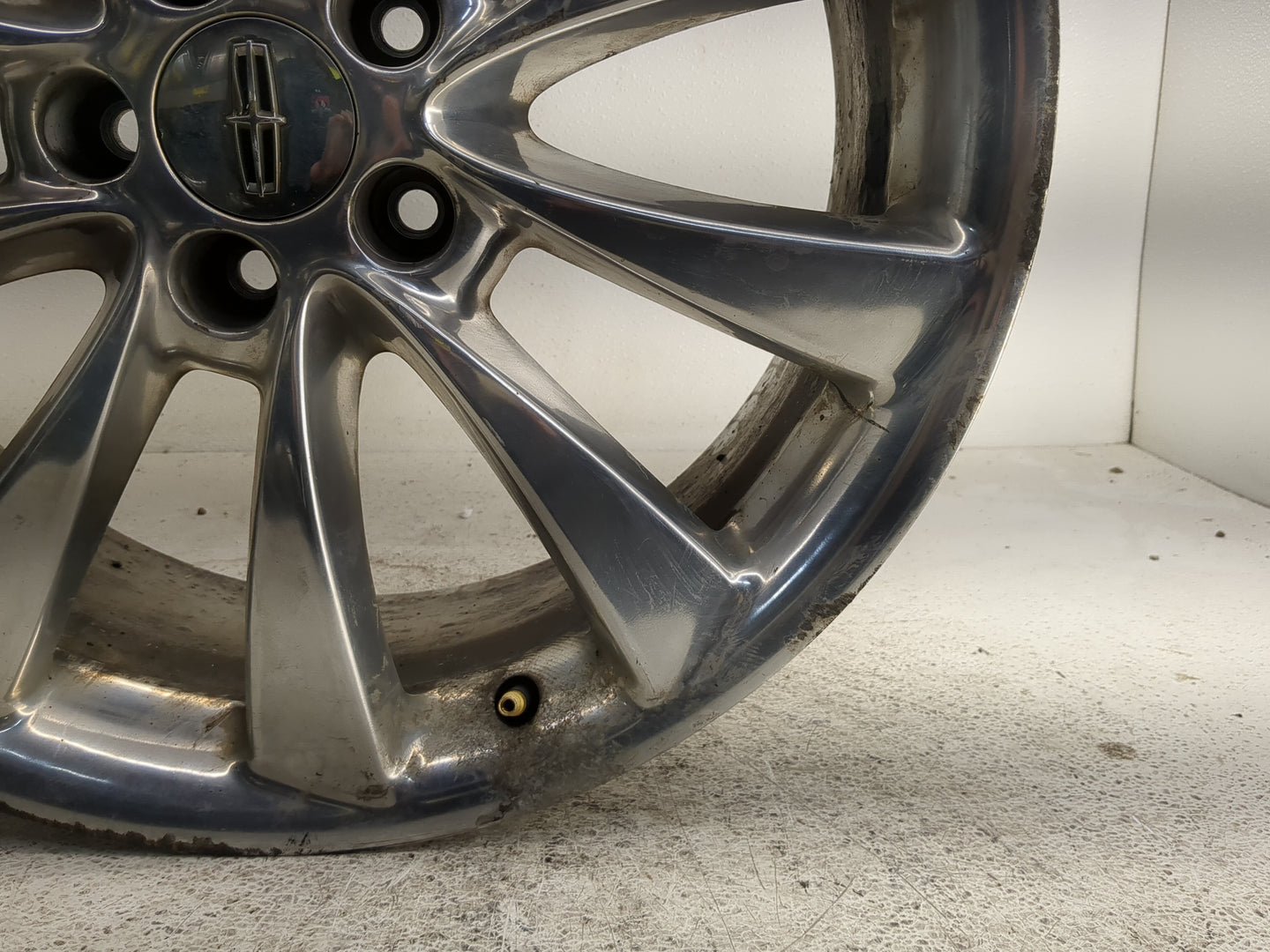 2011-2012 Lincoln Mkt Oem Wheel Rim - Oemusedautoparts1.com