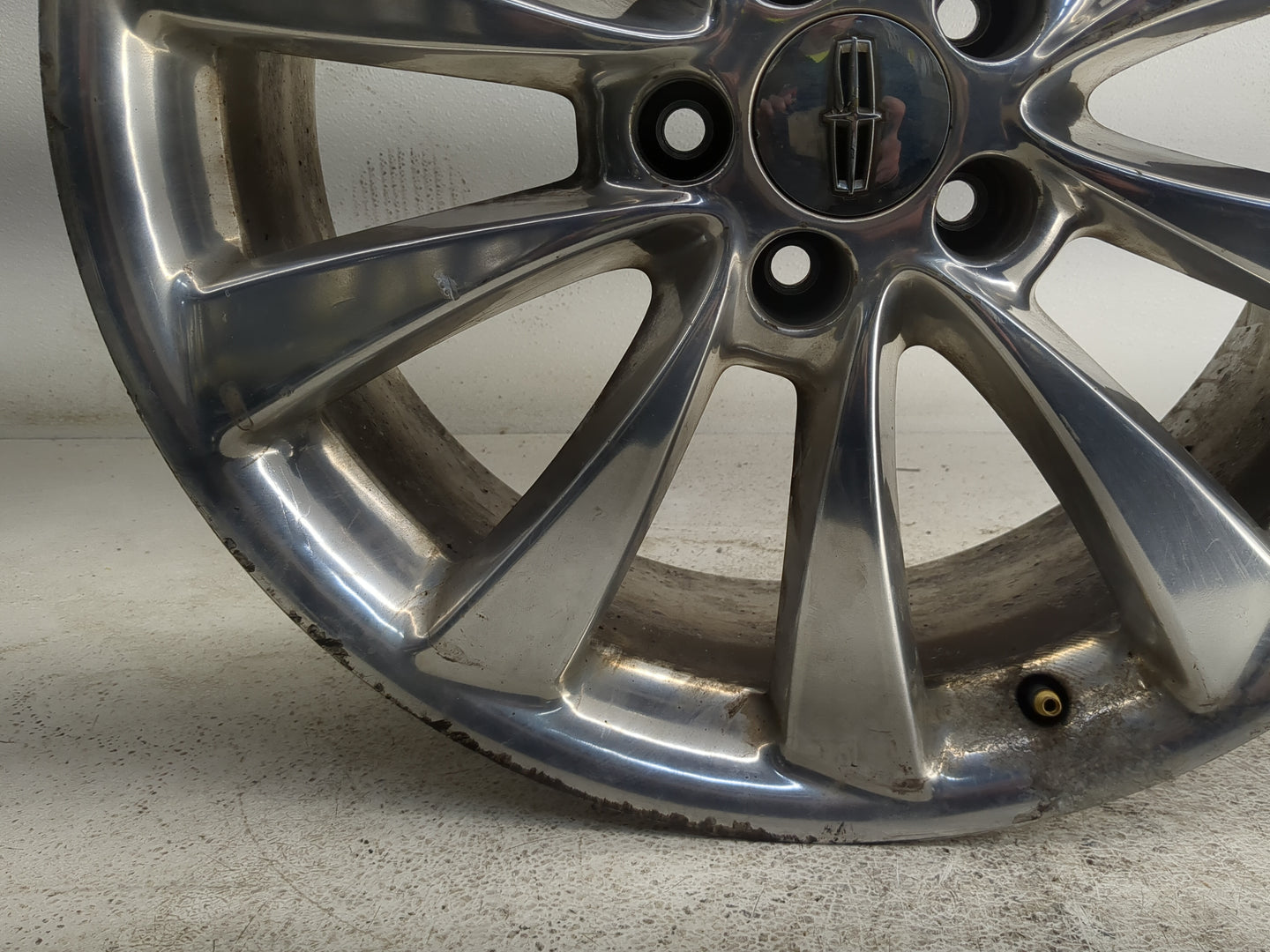 2011-2012 Lincoln Mkt Oem Wheel Rim - Oemusedautoparts1.com
