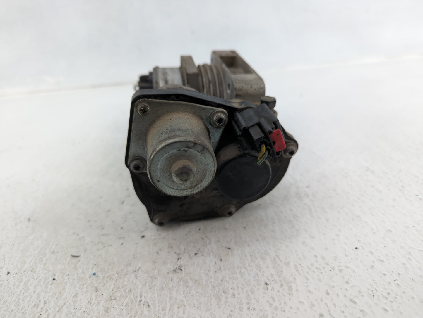 2010-2019 Lincoln Mkt Throttle Body P/N:111941002240 AA5E-BA Fits Fits 2010 2011 2012 2013 2014 2015 2016 2017 2018 2019 OEM
