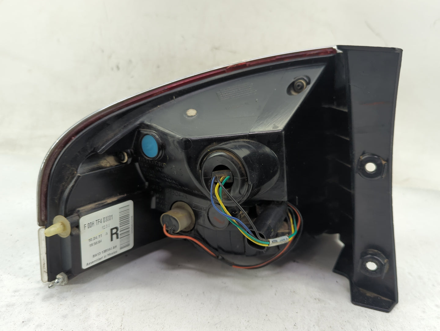 2011-2015 Lincoln Mkx Tail Light Assembly Passenger Right OEM P/N:F00HTF403001 BA1313B504AH Fits Fits 2011 2012 2013 2014 20