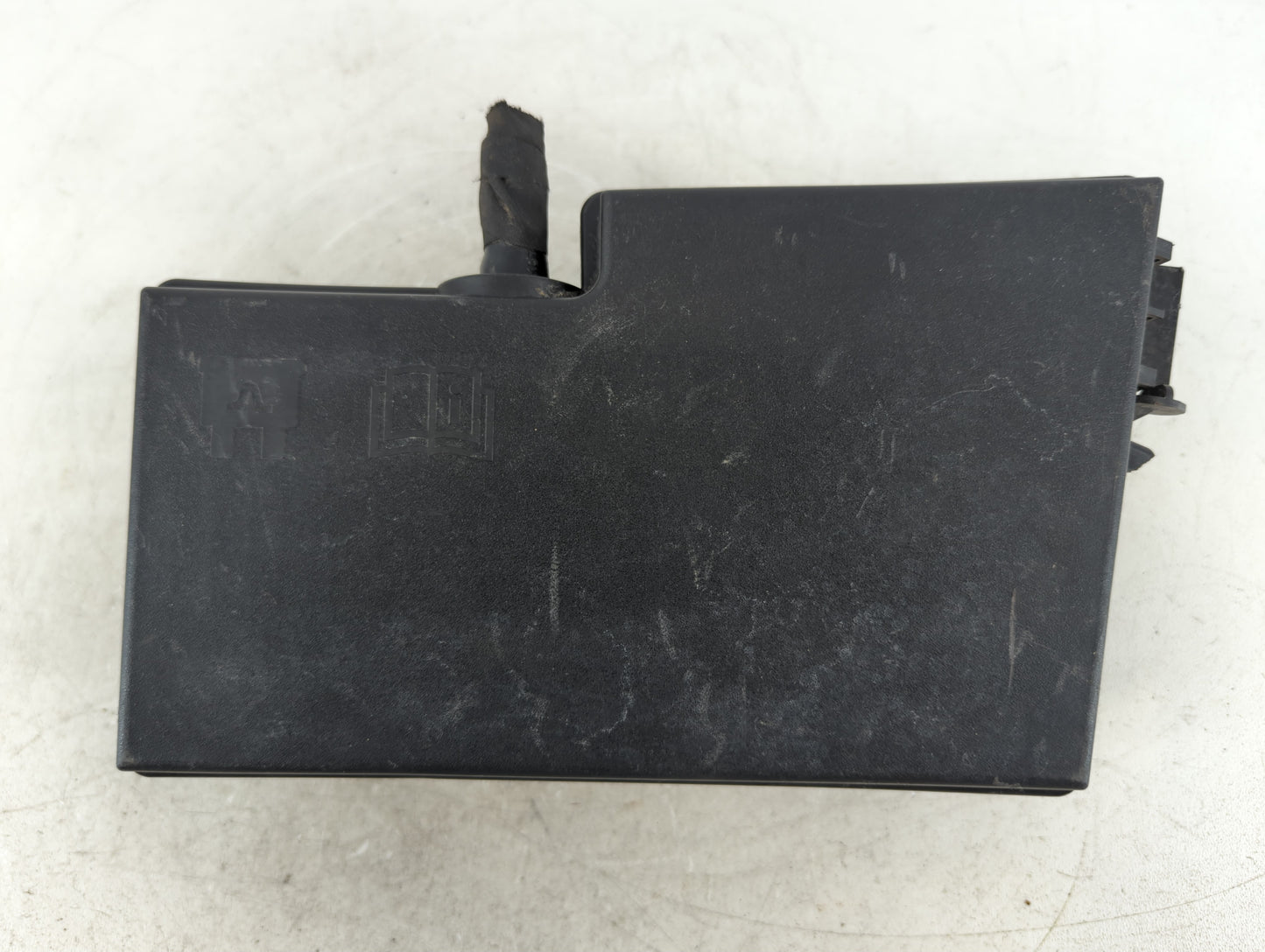 2011-2012 Lincoln Mkz Fusebox Fuse Box Panel Relay Module P/N:AV6T-14A067-AC Fits Fits 2010 2011 2012 OEM Used Auto Parts - 