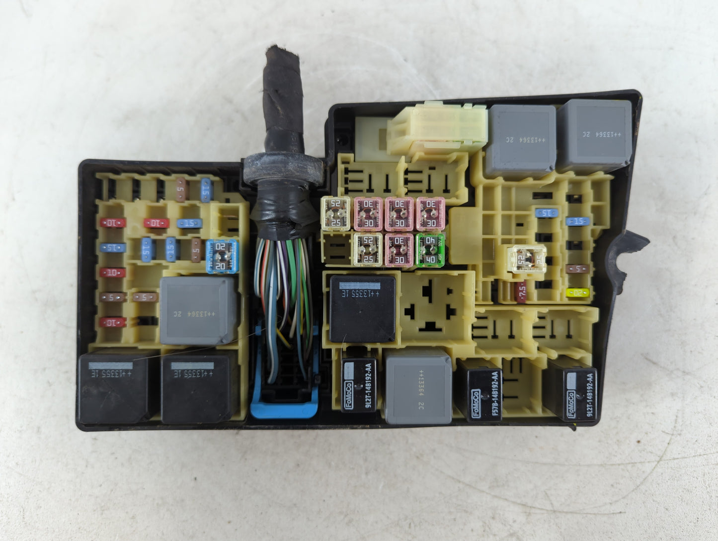 2011-2012 Lincoln Mkz Fusebox Fuse Box Panel Relay Module P/N:AV6T-14A067-AC Fits Fits 2010 2011 2012 OEM Used Auto Parts - 