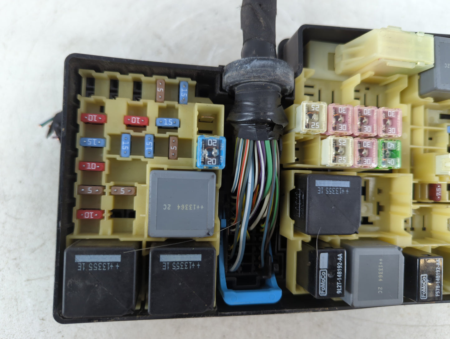 2011-2012 Lincoln Mkz Fusebox Fuse Box Panel Relay Module P/N:AV6T-14A067-AC Fits Fits 2010 2011 2012 OEM Used Auto Parts - 