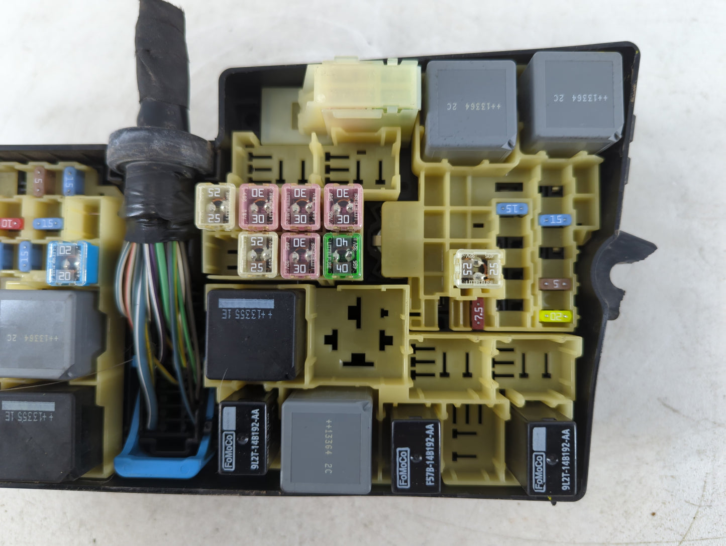 2011-2012 Lincoln Mkz Fusebox Fuse Box Panel Relay Module P/N:AV6T-14A067-AC Fits Fits 2010 2011 2012 OEM Used Auto Parts - 