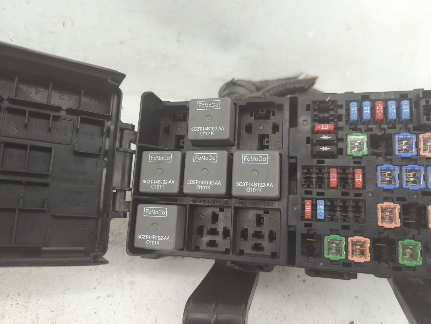 2011-2012 Lincoln Mkz Fusebox Fuse Box Panel Relay Module P/N:BH6T-14290-A Fits Fits 2010 2011 2012 OEM Used Auto Parts - Oe