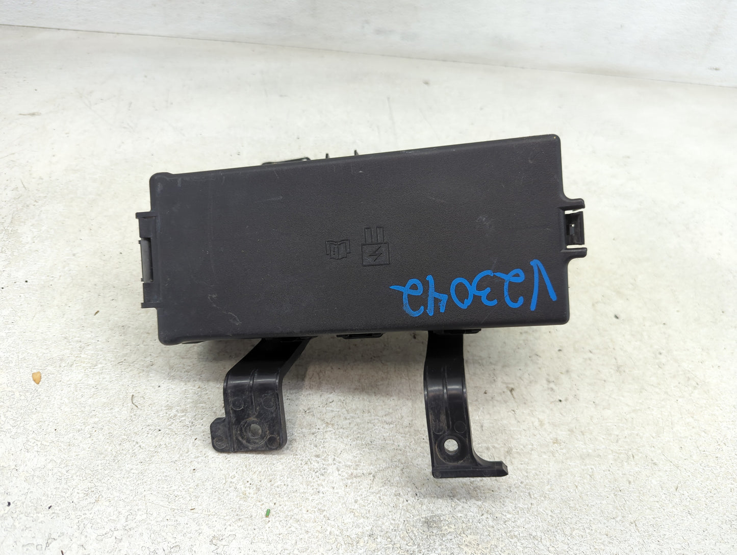 2011-2012 Lincoln Mkz Fusebox Fuse Box Panel Relay Module P/N:6E5T-14A003-AB Fits Fits 2010 2011 2012 OEM Used Auto Parts - 