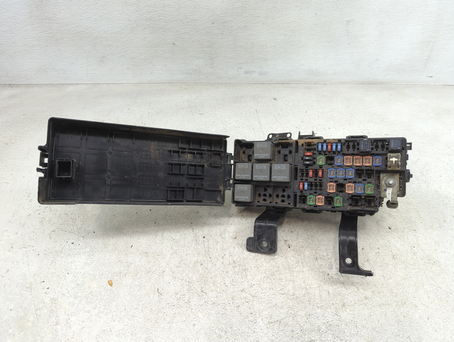 2011-2012 Lincoln Mkz Fusebox Fuse Box Panel Relay Module P/N:6E5T-14A003-AB Fits Fits 2010 2011 2012 OEM Used Auto Parts - 
