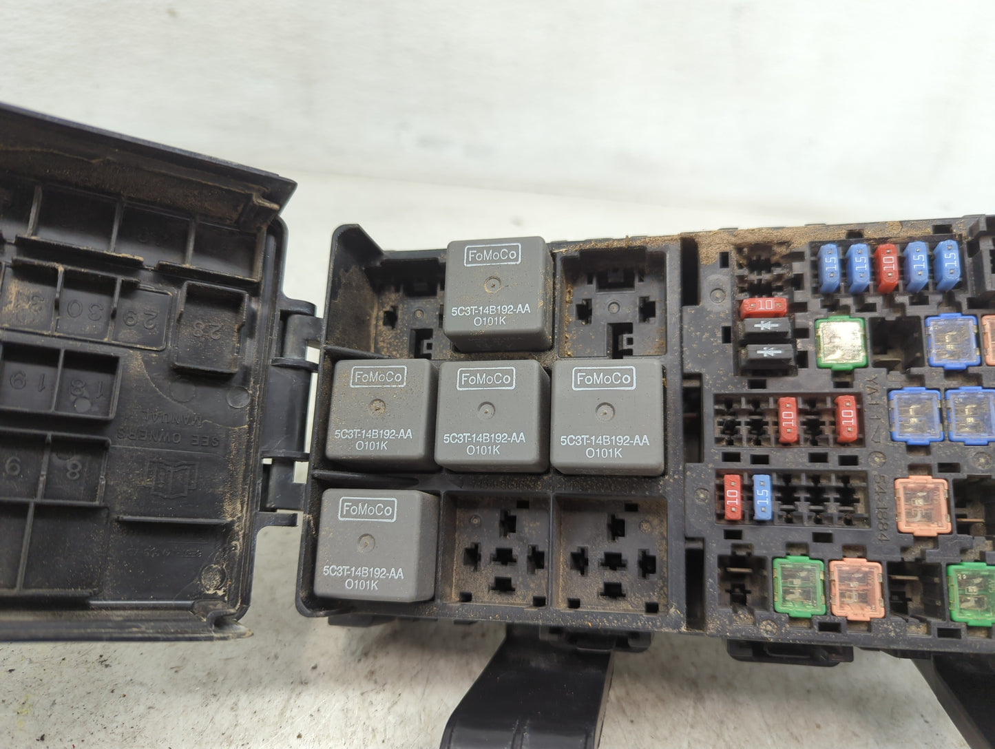 2011-2012 Lincoln Mkz Fusebox Fuse Box Panel Relay Module P/N:6E5T-14A003-AB Fits Fits 2010 2011 2012 OEM Used Auto Parts - 