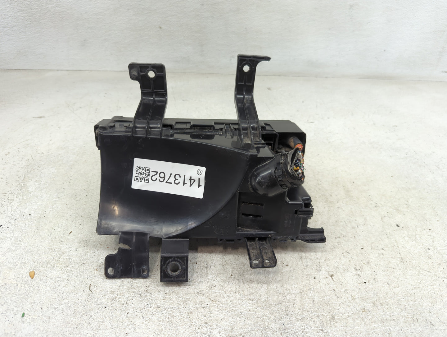 2011-2012 Lincoln Mkz Fusebox Fuse Box Panel Relay Module P/N:6E5T-14A003-AB Fits Fits 2010 2011 2012 OEM Used Auto Parts - 