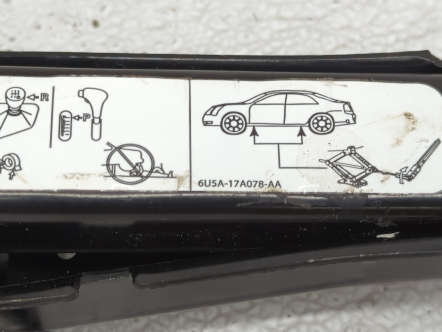 2012 Lincoln Mkz Spare Scissor Car Jack 1415650 - Oemusedautoparts1.com