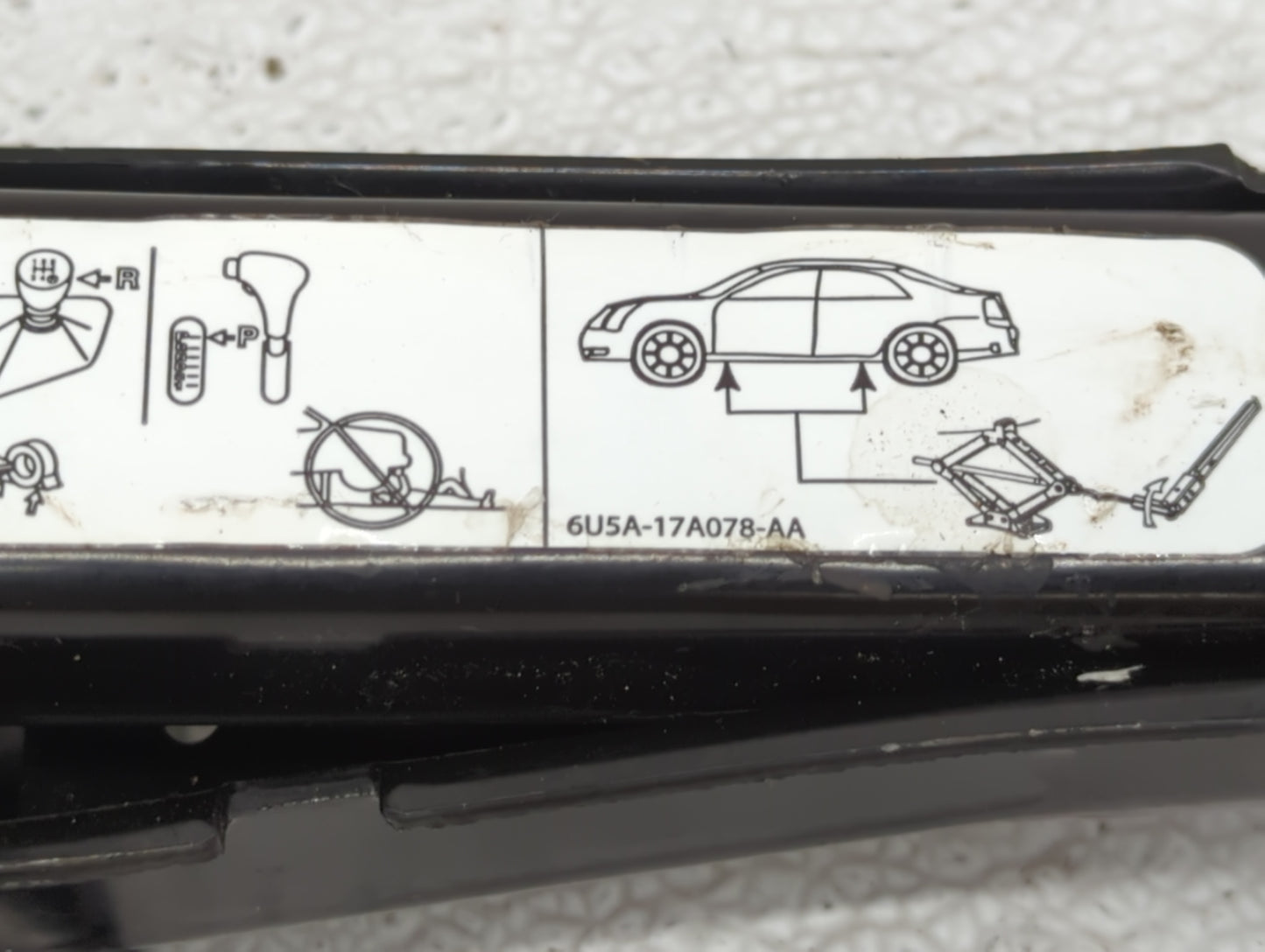 2012 Lincoln Mkz Spare Scissor Car Jack 1415650 - Oemusedautoparts1.com