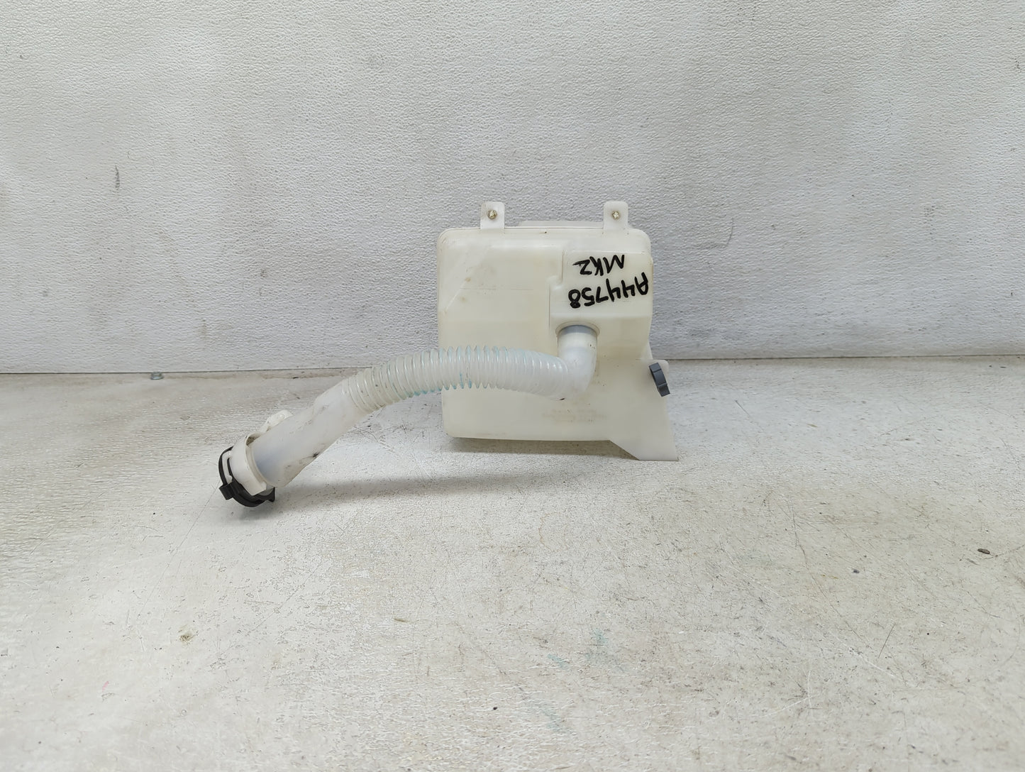 2011-2012 Lincoln Mkz Windshield Washer Fluid Reservoir Bottle Oem - Oemusedautoparts1.com