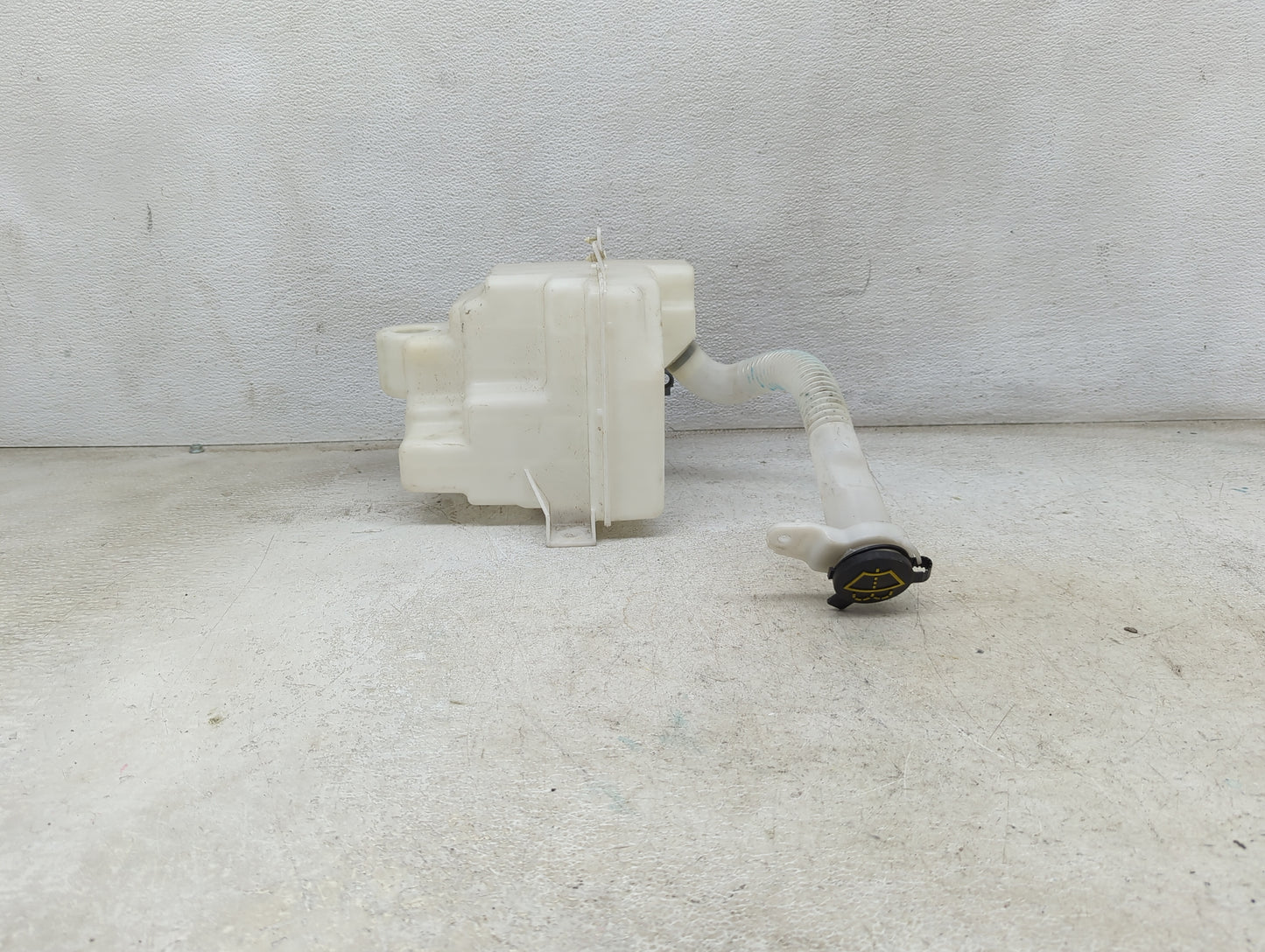 2011-2012 Lincoln Mkz Windshield Washer Fluid Reservoir Bottle Oem - Oemusedautoparts1.com