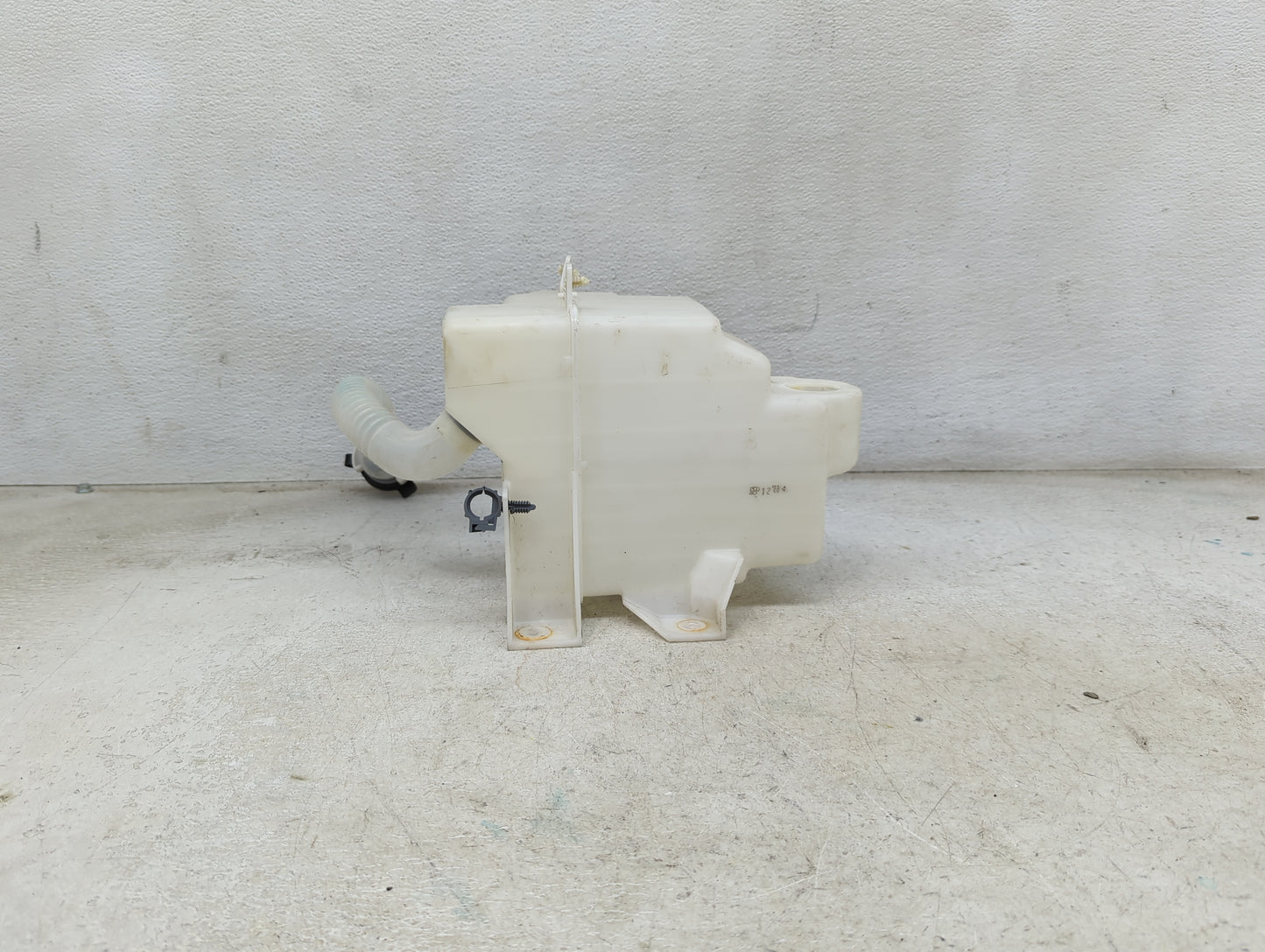 2011-2012 Lincoln Mkz Windshield Washer Fluid Reservoir Bottle Oem - Oemusedautoparts1.com