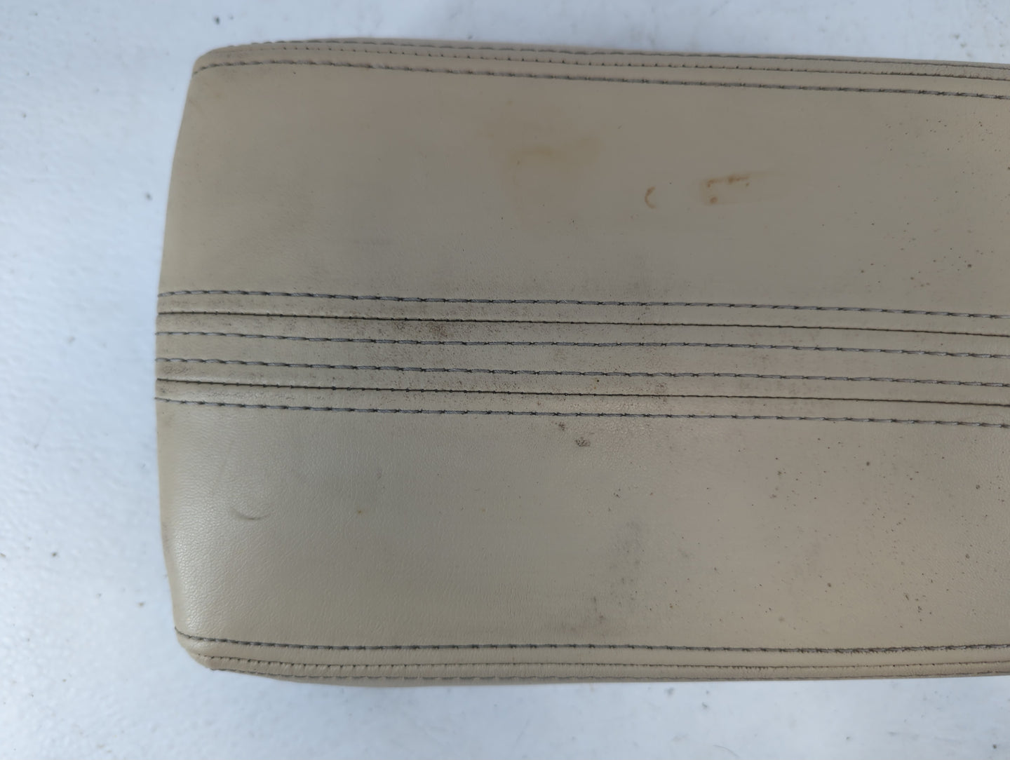 2010-2012 Lincoln Mkz Center Console Armrest Cover Lid Fits Fits 2010 2011 2012 OEM Used Auto Parts - Oemusedautoparts1.com