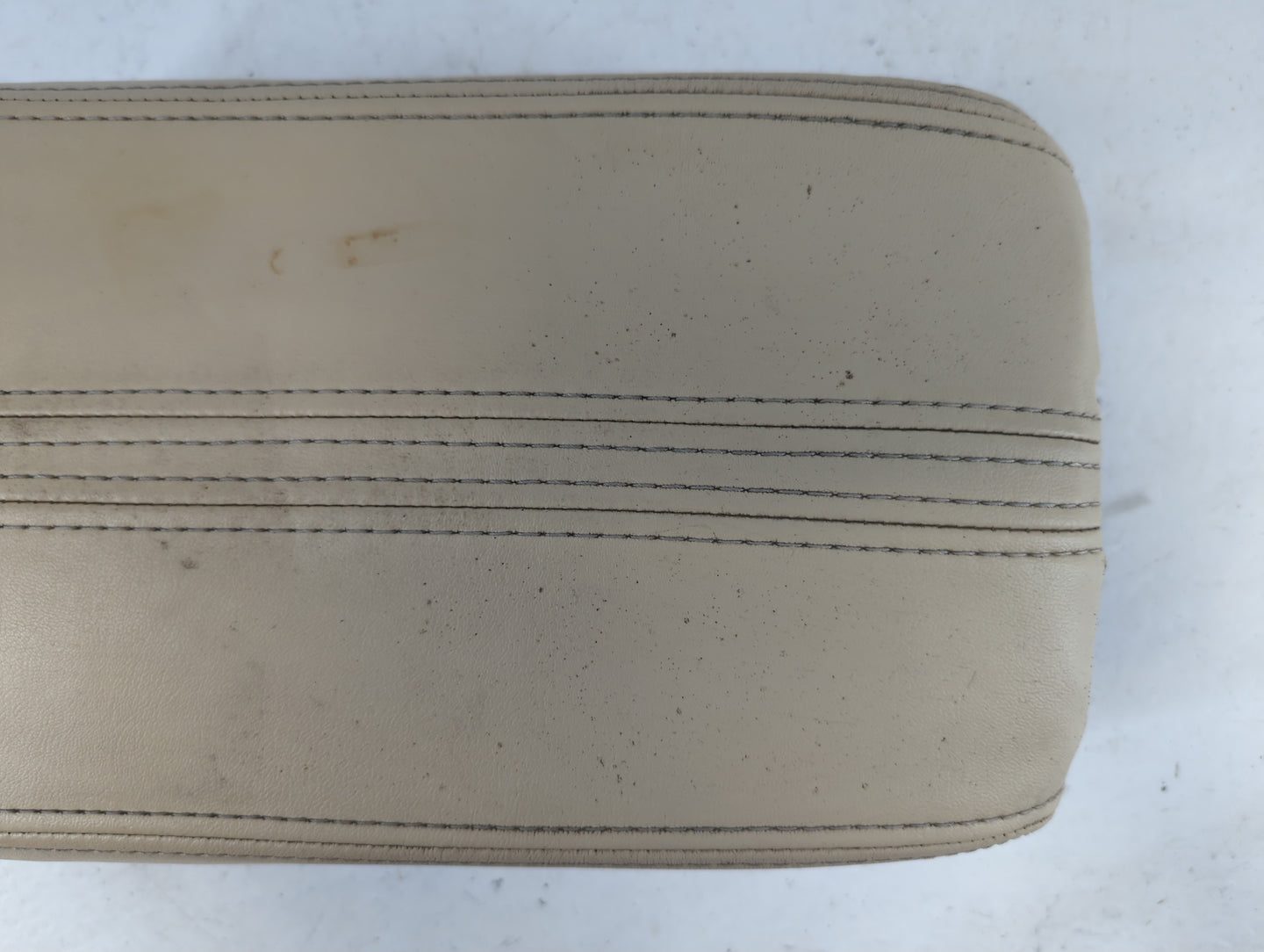 2010-2012 Lincoln Mkz Center Console Armrest Cover Lid Fits Fits 2010 2011 2012 OEM Used Auto Parts - Oemusedautoparts1.com