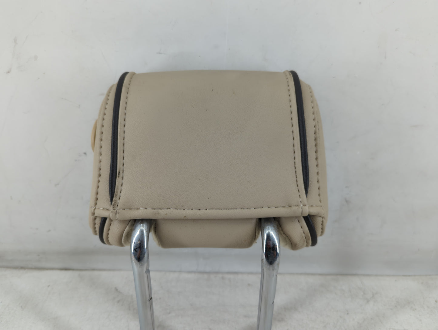 2011-2012 Lincoln Mkz Headrest Head Rest Rear Seat Fits Fits 2011 2012 OEM Used Auto Parts - Oemusedautoparts1.com