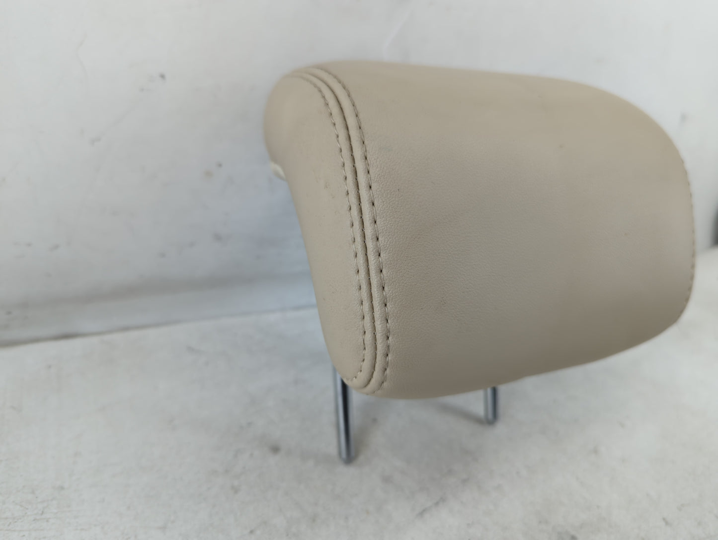 2011-2012 Lincoln Mkz Headrest Head Rest Rear Center Seat Fits Fits 2011 2012 OEM Used Auto Parts - Oemusedautoparts1.com
