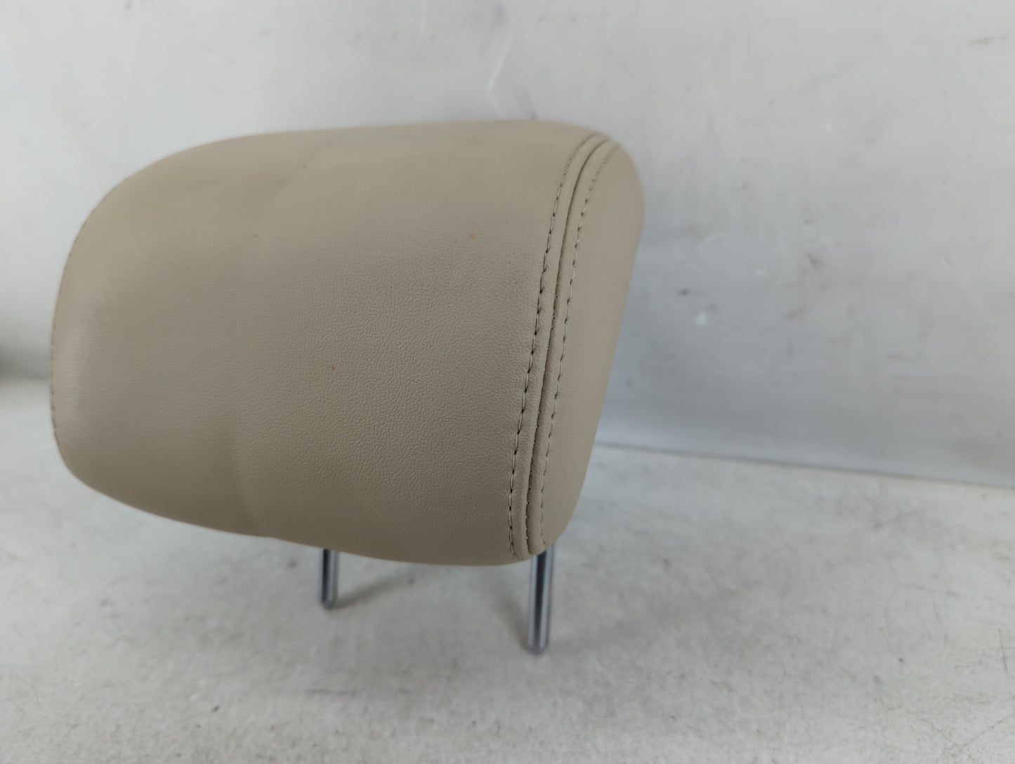2011-2012 Lincoln Mkz Headrest Head Rest Rear Center Seat Fits Fits 2011 2012 OEM Used Auto Parts - Oemusedautoparts1.com