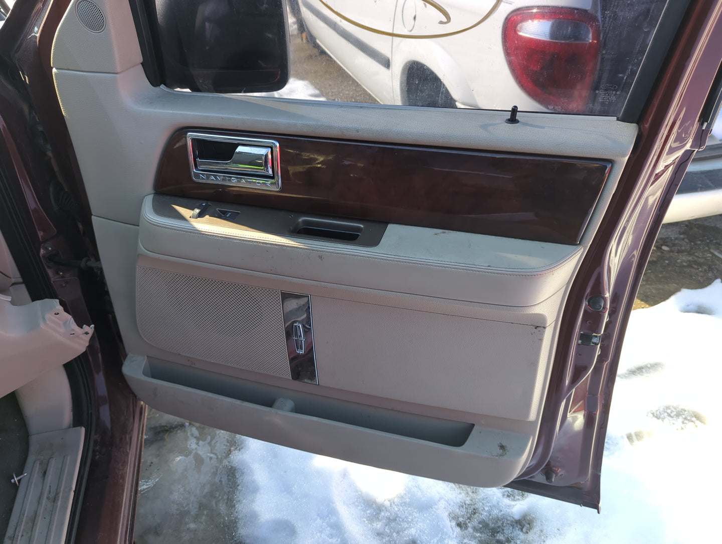 2012 Lincoln Navigator Front Right Passenger Interior Door Panel Trim - Oemusedautoparts1.com