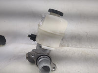 2011-2014 Lincoln Navigator Brake Master Cylinder 1497806 - Oemusedautoparts1.com
