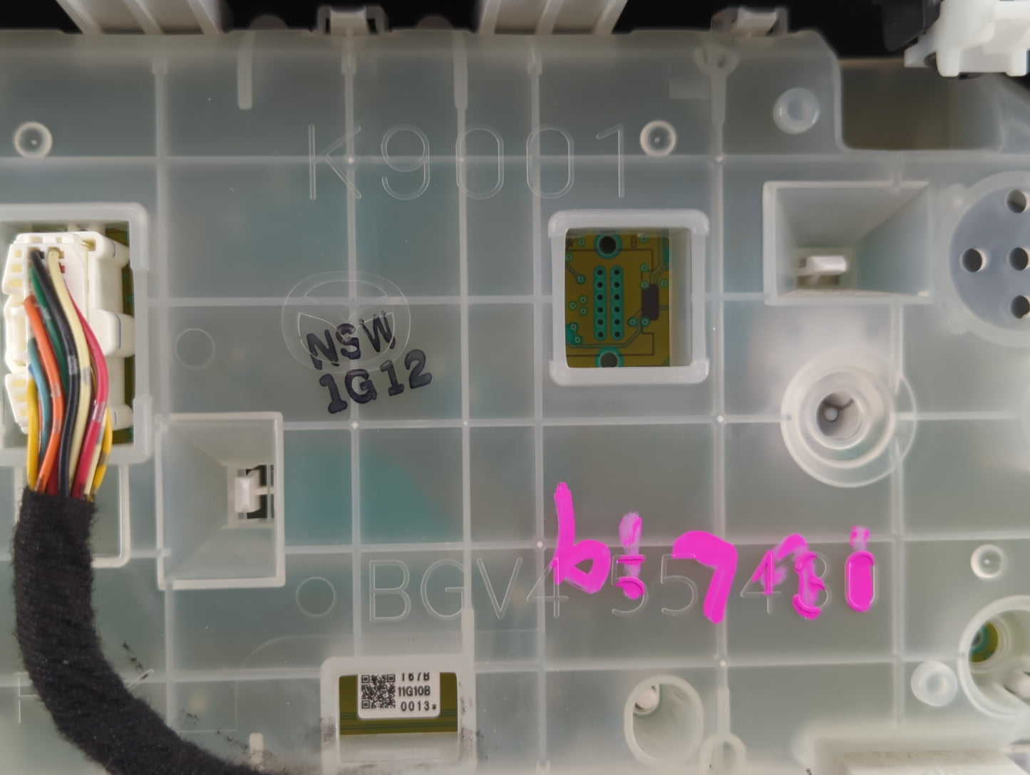 2012-2013 Mazda 3 Instrument Cluster Speedometer Gauges P/N:69 BGW2 B 66 BGW4 J Fits Fits 2012 2013 OEM Used Auto Parts - Oe