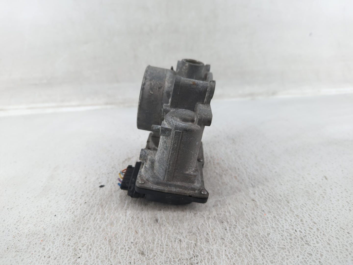 2012-2018 Mazda 3 Throttle Body P/N:PE01 13 640 Fits Fits 2012 2013 2014 2015 2016 2017 2018 OEM Used Auto Parts - Oemusedau