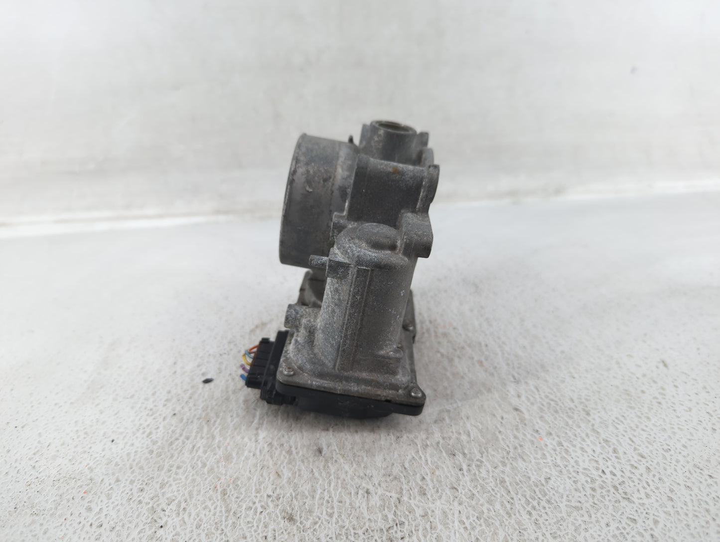 2012-2018 Mazda 3 Throttle Body P/N:PE01 13 640 Fits Fits 2012 2013 2014 2015 2016 2017 2018 OEM Used Auto Parts - Oemusedau