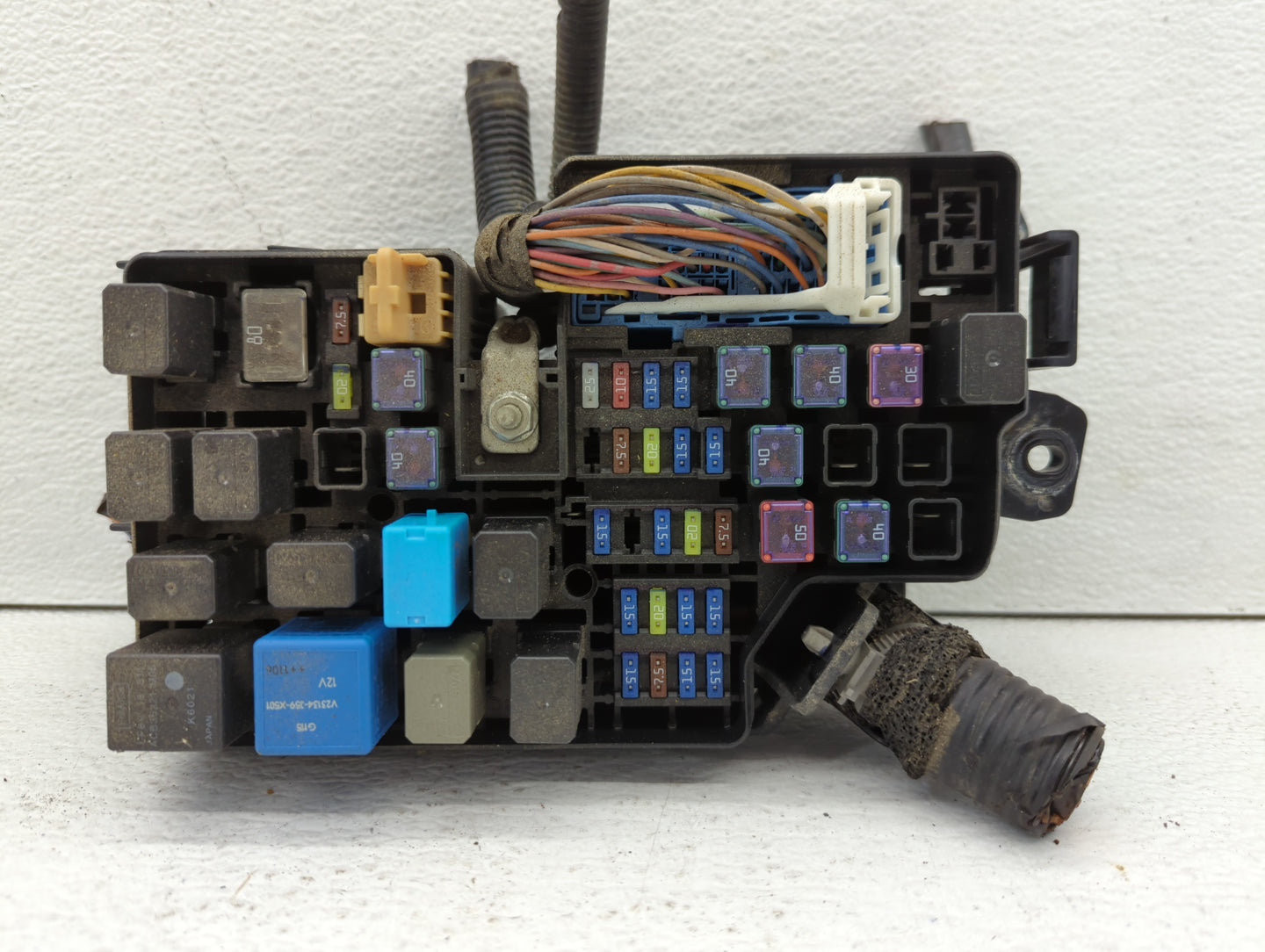 2011-2012 Mazda 3 Chassis Control Module Ccm Bcm Body Control - Oemusedautoparts1.com