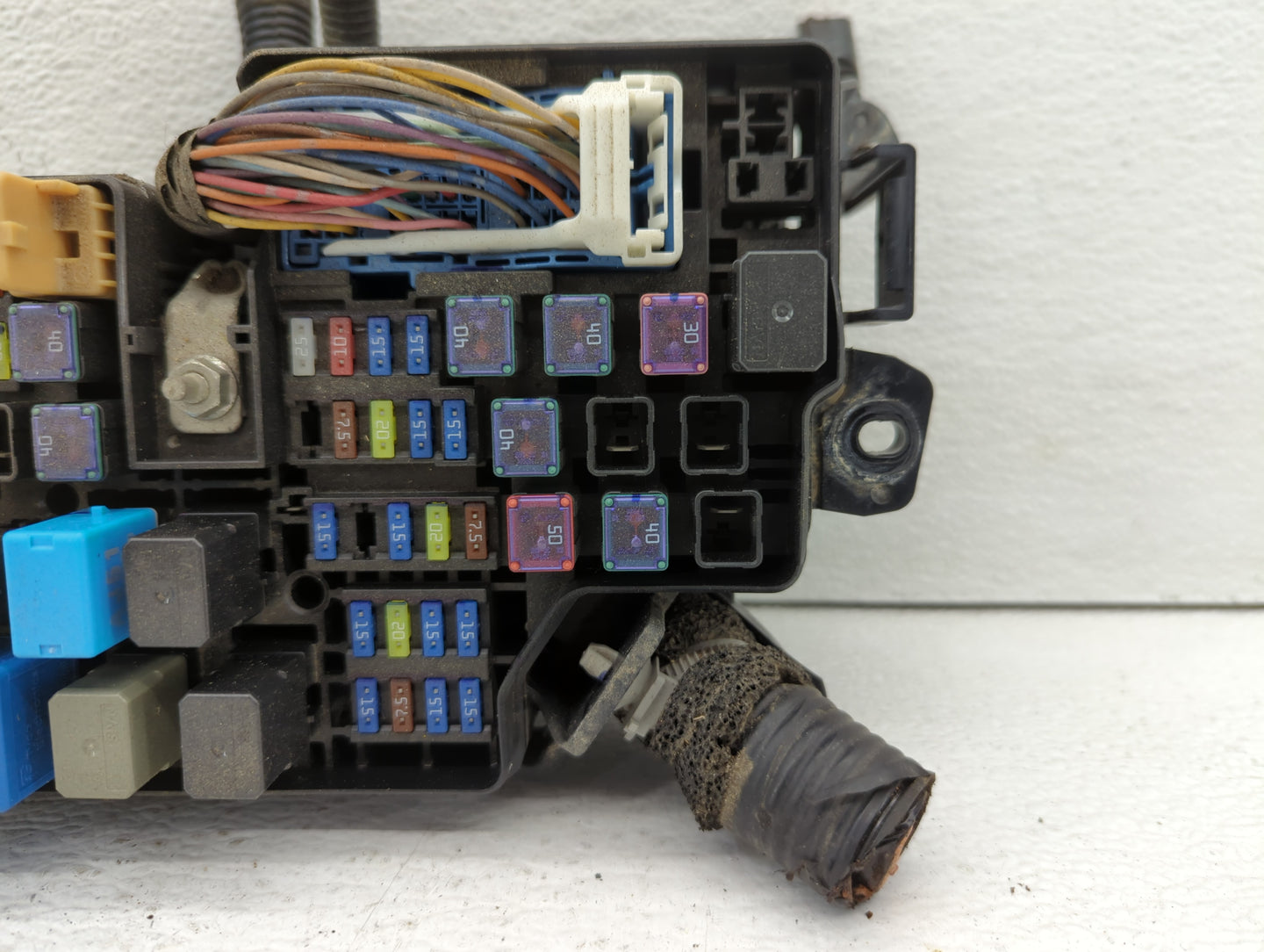 2011-2012 Mazda 3 Chassis Control Module Ccm Bcm Body Control - Oemusedautoparts1.com
