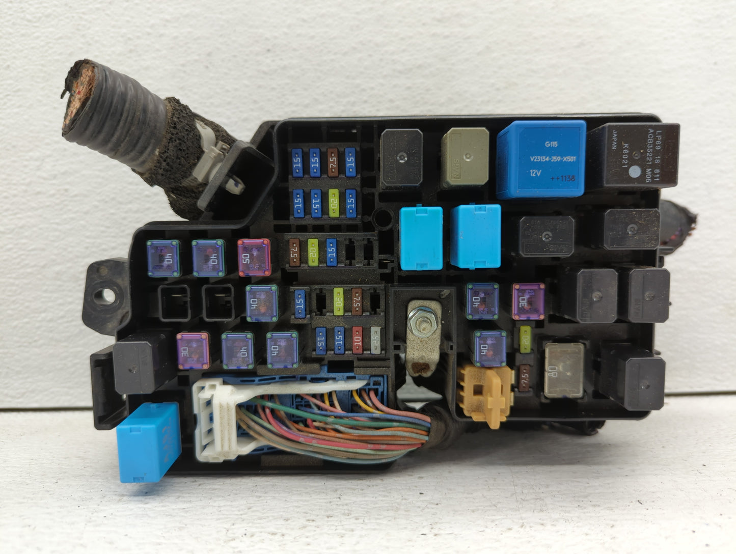 2011-2012 Mazda 3 Chassis Control Module Ccm Bcm Body Control Bbm6-66761 - Oemusedautoparts1.com