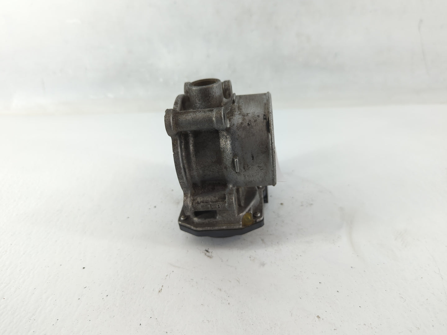 2012-2018 Mazda 3 Throttle Body P/N:1671 C1051 3Q06 152002Q27 Fits Fits 2012 2013 2014 2015 2016 2017 2018 OEM Used Auto Par