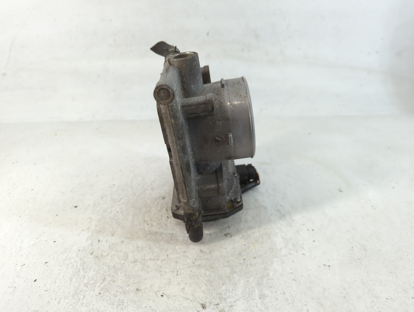 2006-2013 Mazda 3 Throttle Body P/N:1251 01 085 L3R4 13 640 Fits Fits 2006 2007 2008 2009 2010 2011 2012 2013 OEM Used Auto 