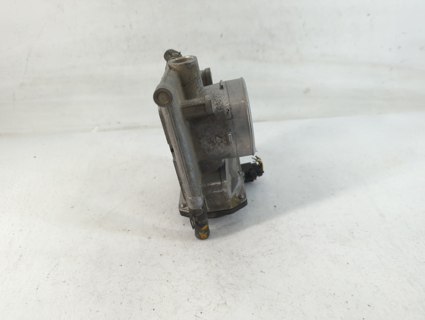 2007-2013 Mazda 3 Throttle Body P/N:125002515 L3R4 13 640 Fits Fits 2007 2008 2009 2010 2011 2012 2013 OEM Used Auto Parts -
