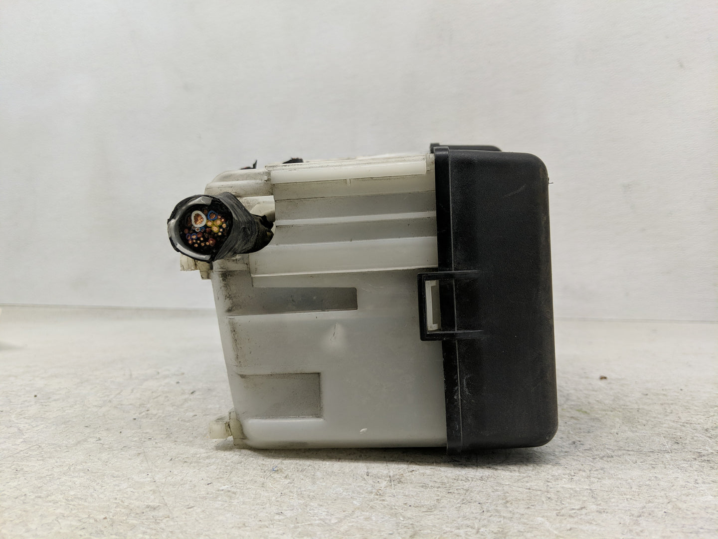 2012-2017 Mazda 5 Fusebox Fuse Box Panel Relay Module P/N:C513-6676Y Fits Fits 2012 2013 2014 2015 2016 2017 OEM Used Auto P