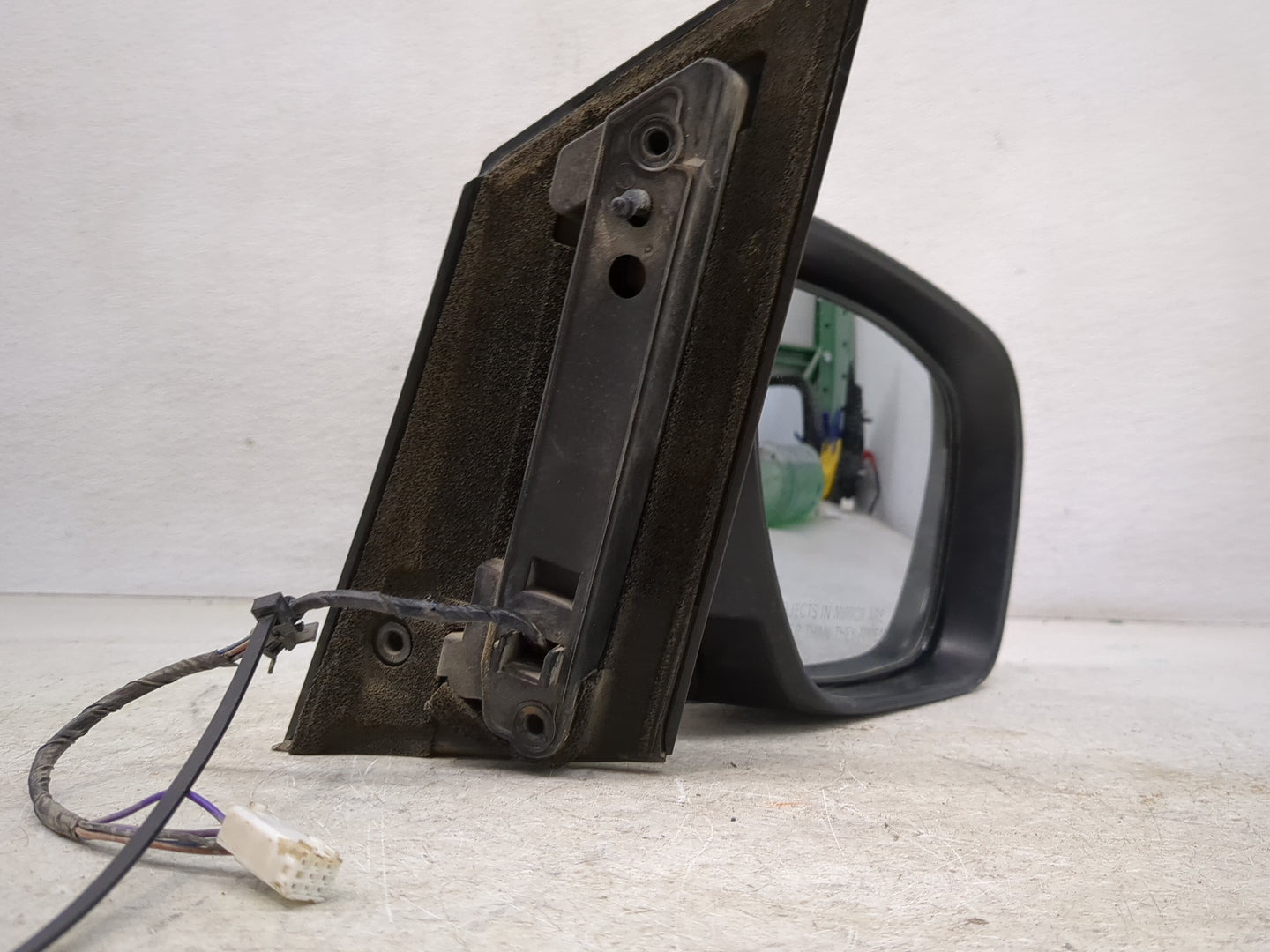 2010-2012 Mazda Cx-7 Driver Left Side View Manual Door Mirror Black - Oemusedautoparts1.com