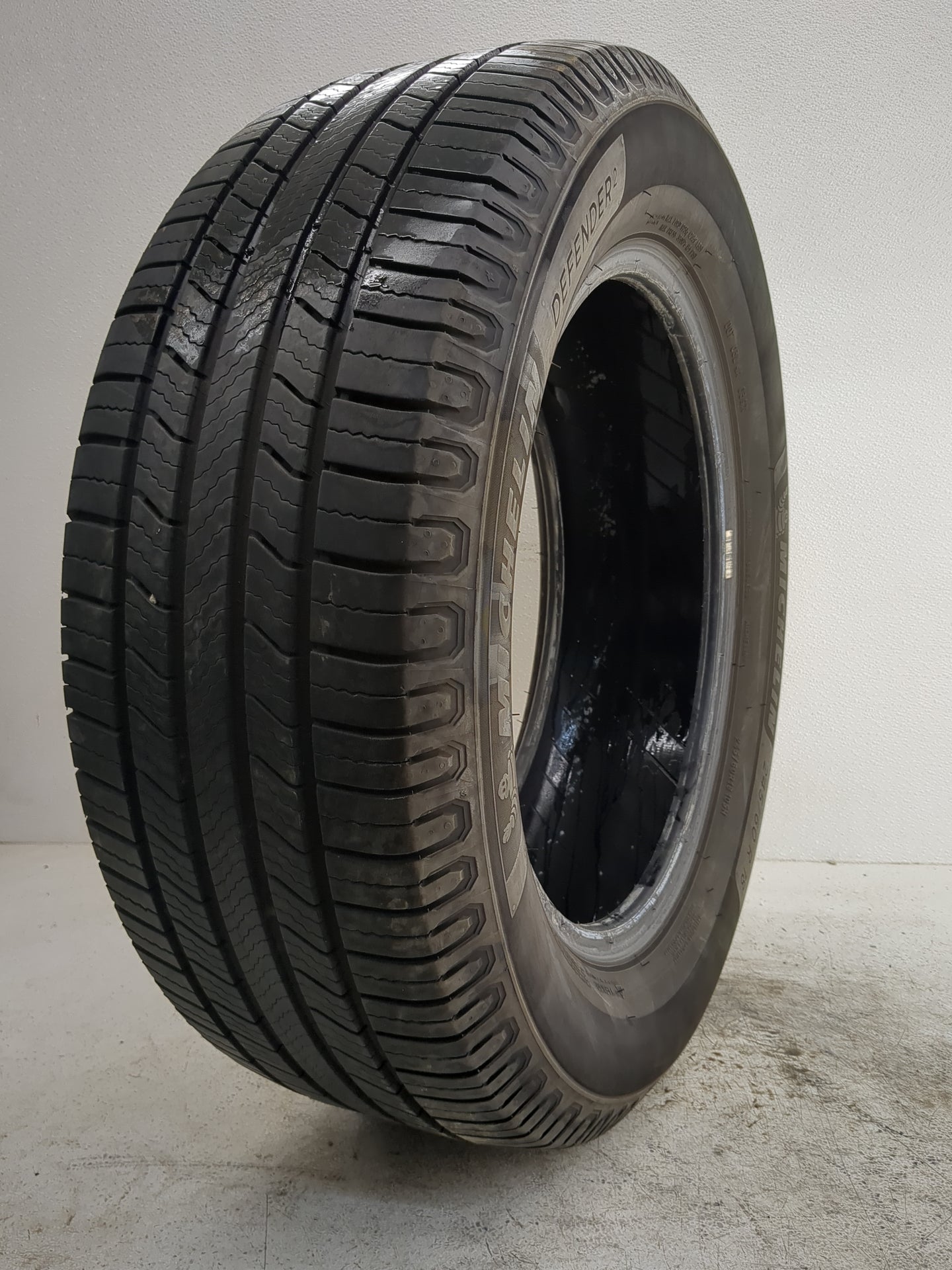 Used Tire 245/60R18 MICHELIN DEFENDER 2 105H - Tread Depth 9.5/32 - Oemusedautoparts1.com