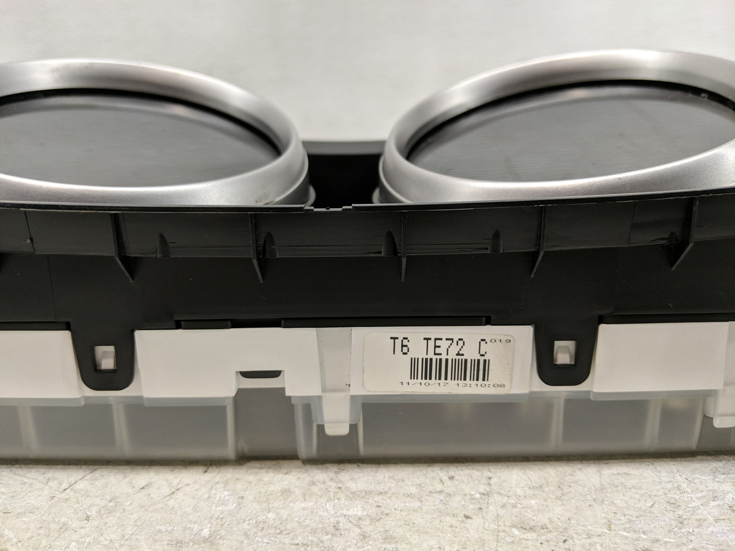 2010-2012 Mazda Cx-9 Instrument Cluster Speedometer Gauges P/N:T6TE72C Fits Fits 2010 2011 2012 OEM Used Auto Parts - Oemuse