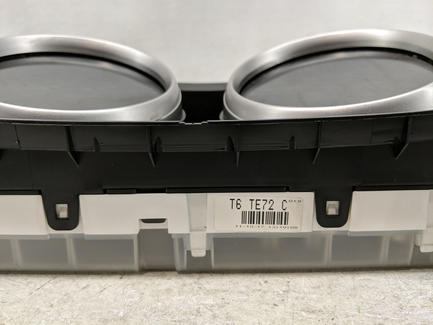 2010-2012 Mazda Cx-9 Instrument Cluster Speedometer Gauges P/N:T6TE72C Fits Fits 2010 2011 2012 OEM Used Auto Parts - Oemuse