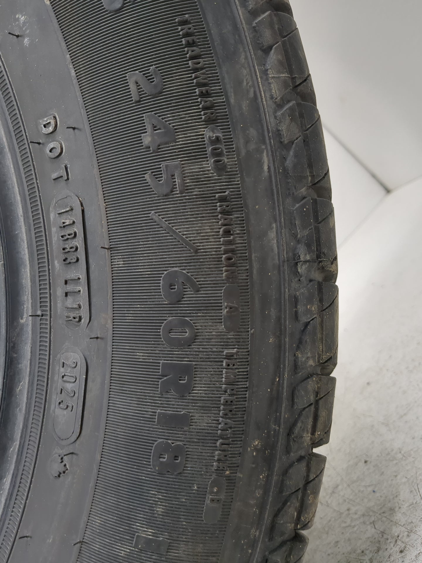 Used Tire 245/60R18 DOUGLAS TOURING A/S 105V - Tread Depth 9/32 - Oemusedautoparts1.com