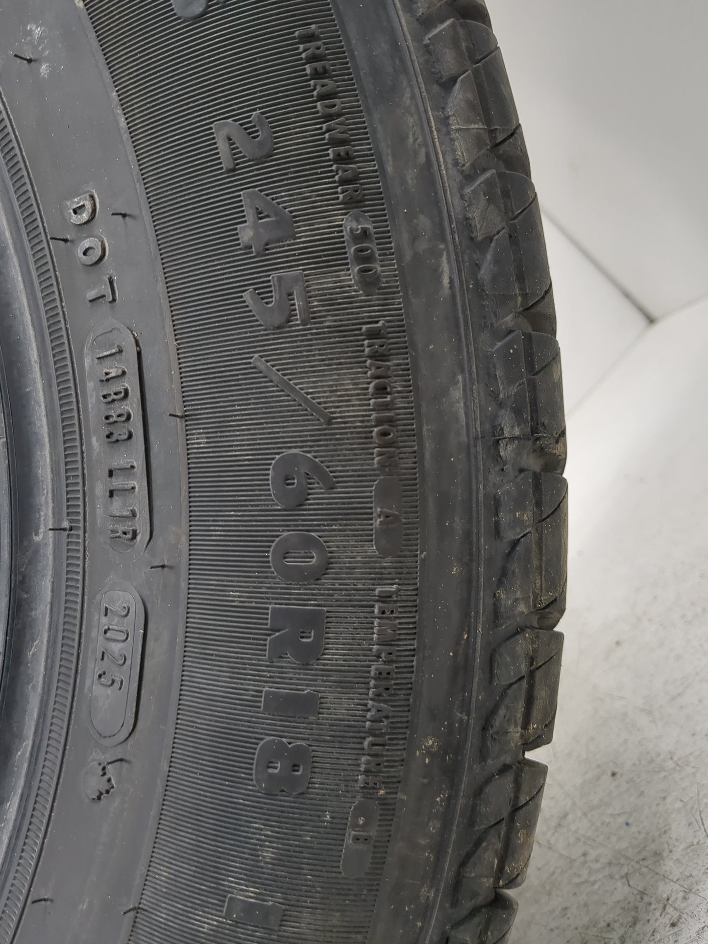 Used Tire 245/60R18 DOUGLAS TOURING A/S 105V - Tread Depth 9/32 - Oemusedautoparts1.com
