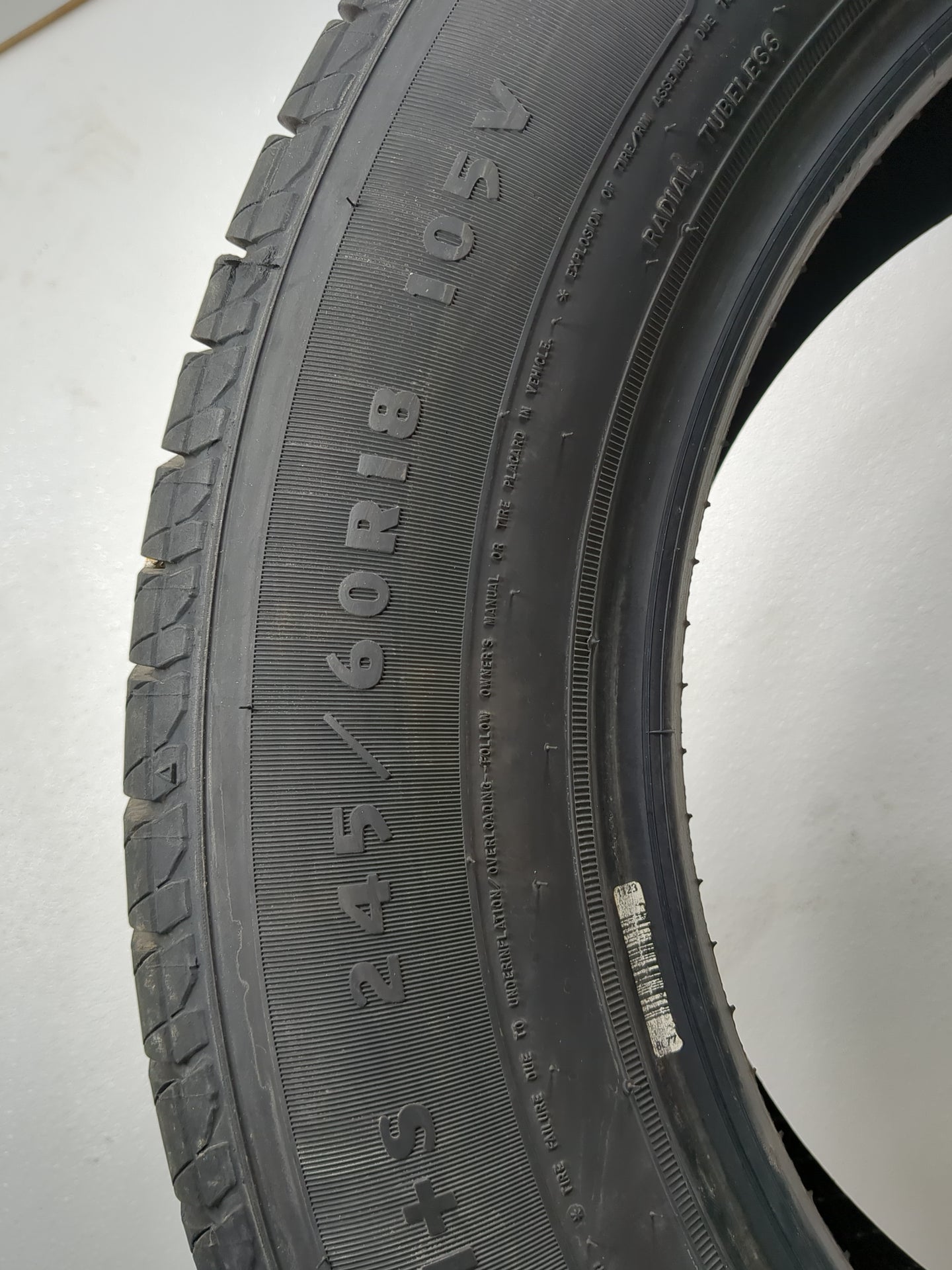 Used Tire 245/60R18 DOUGLAS TOURING A/S 105V - Tread Depth 9/32 - Oemusedautoparts1.com