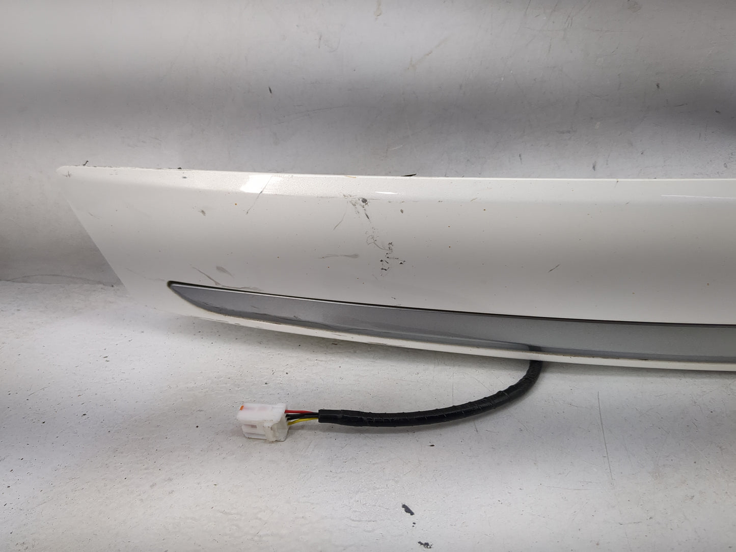 2012 Mazda Cx-9 Trunk Lid-hinge Left Drivers Side White - Oemusedautoparts1.com