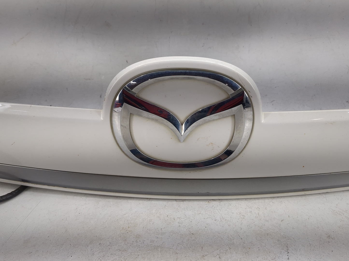 2012 Mazda Cx-9 Trunk Lid-hinge Left Drivers Side White - Oemusedautoparts1.com