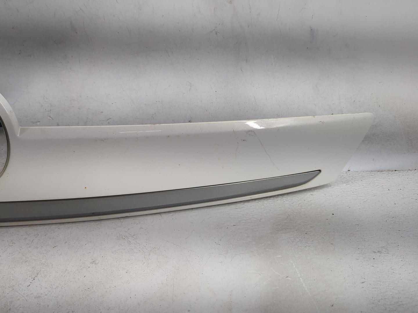 2012 Mazda Cx-9 Trunk Lid-hinge Left Drivers Side White - Oemusedautoparts1.com