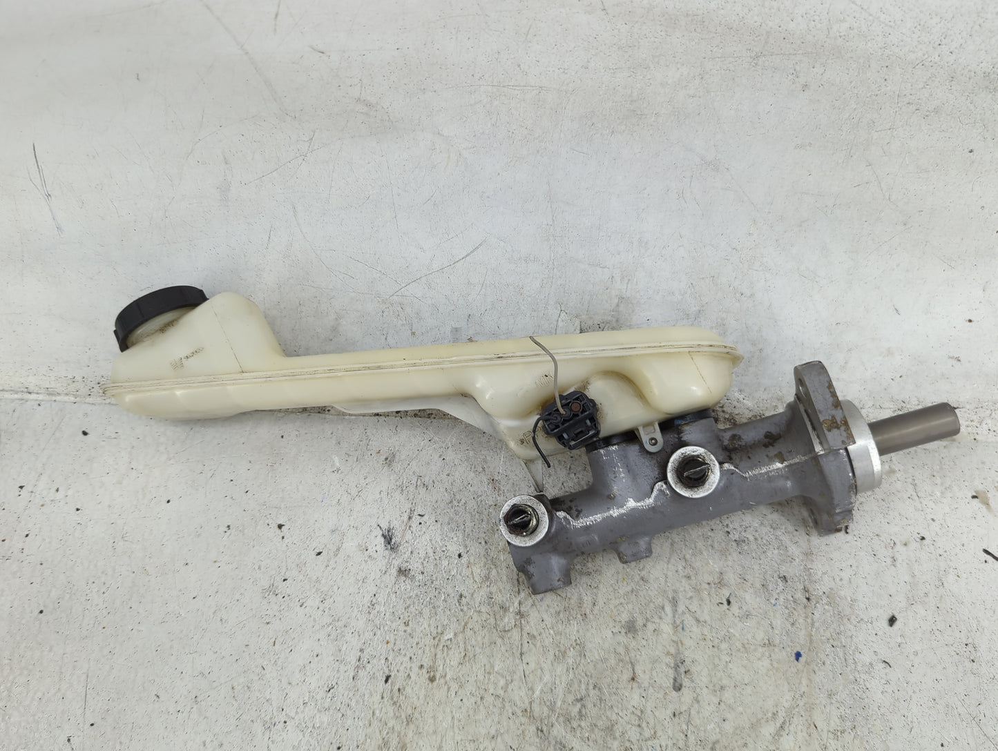 Mazda Cx9 Brake Master Cylinder - Oemusedautoparts1.com