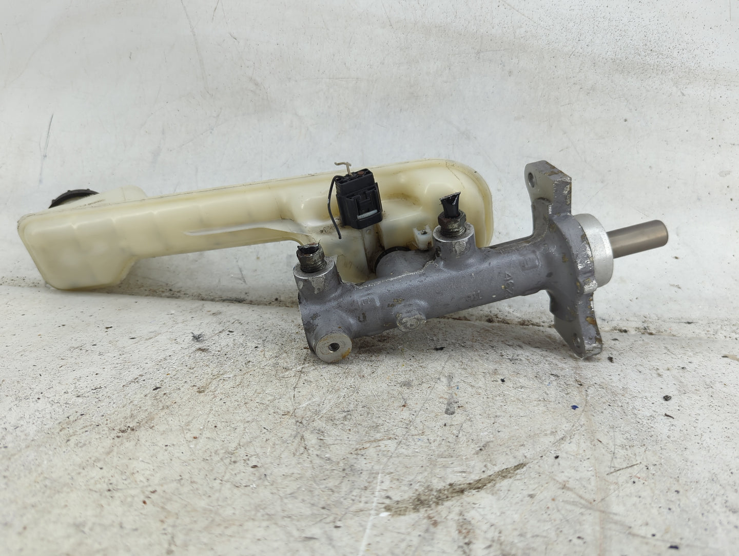 Mazda Cx9 Brake Master Cylinder - Oemusedautoparts1.com